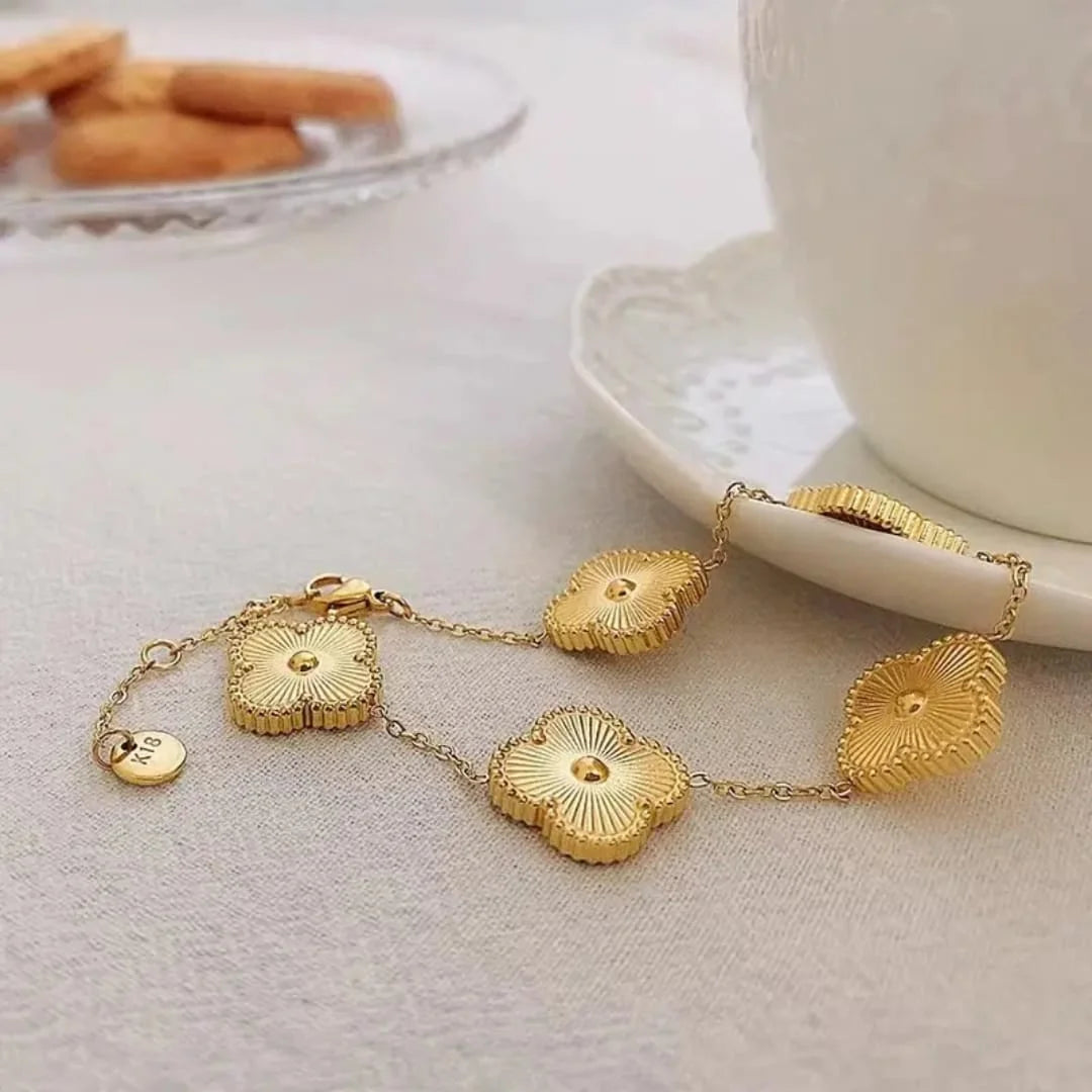 Luxury Vintage Alhambra Style Bracelet in Gold Tone