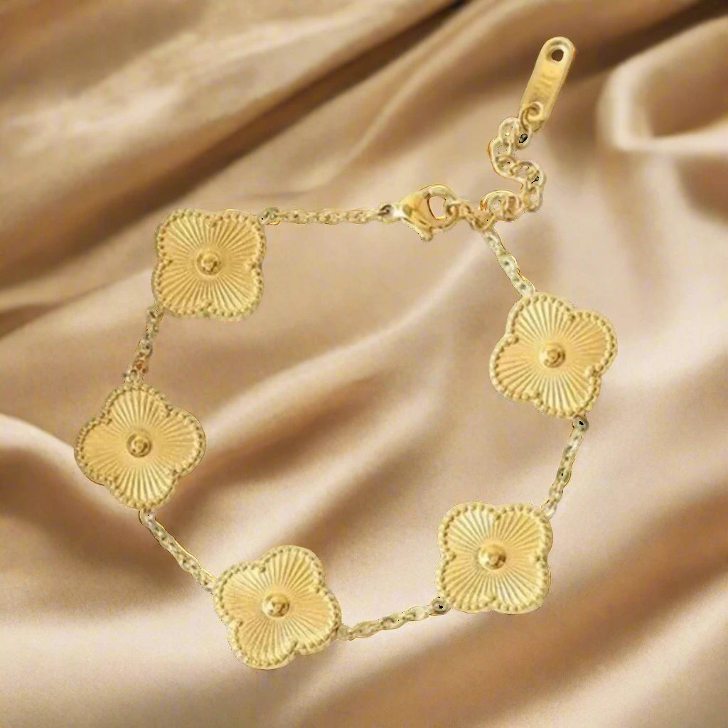 Luxury Vintage Alhambra Style Bracelet in Gold Tone