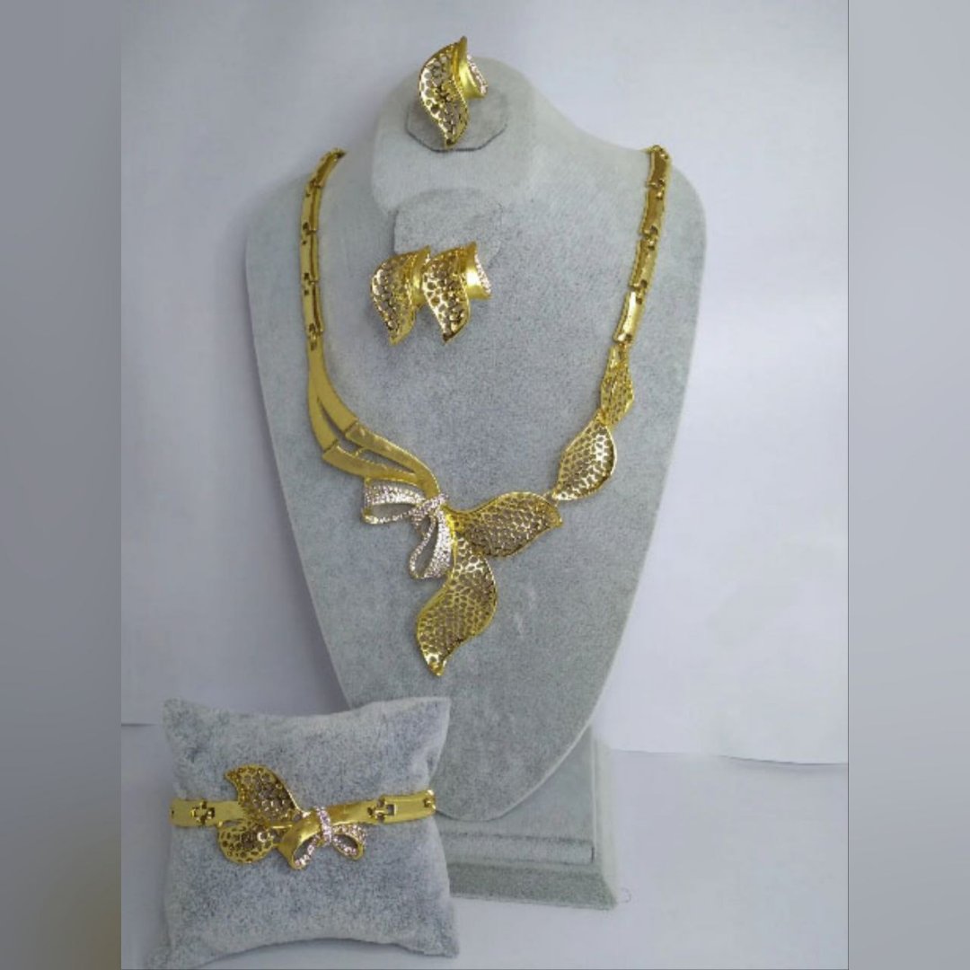 The Leaf and Bow Set