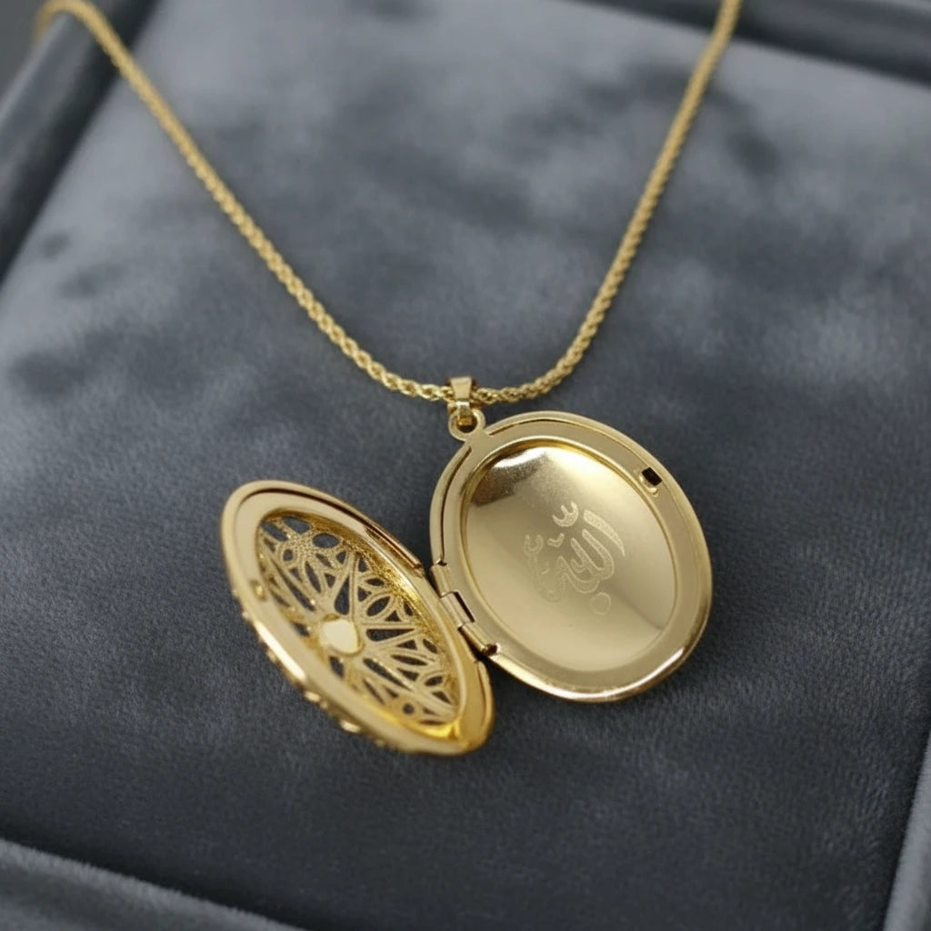 Vintage Pic Frame Necklace