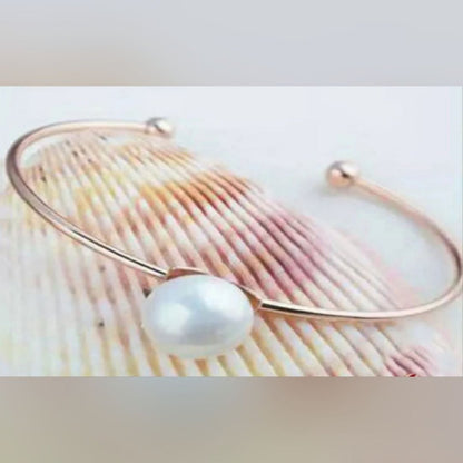 Elegant Big Pearl Bracelet