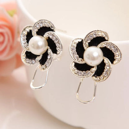 Elegant Black Flower Pearl Earrings