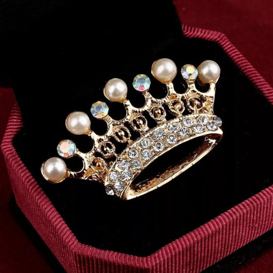 Elegant Pearl Crown Brooch