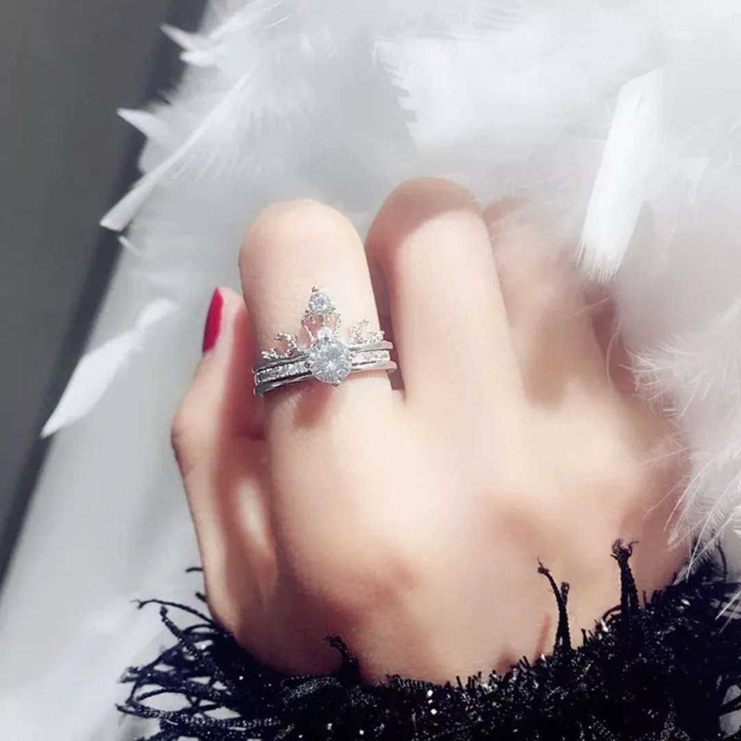 Exquisite Crown Crystal Ring